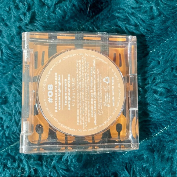 Extraordinary Translucent Powder - Picture 3 of 8